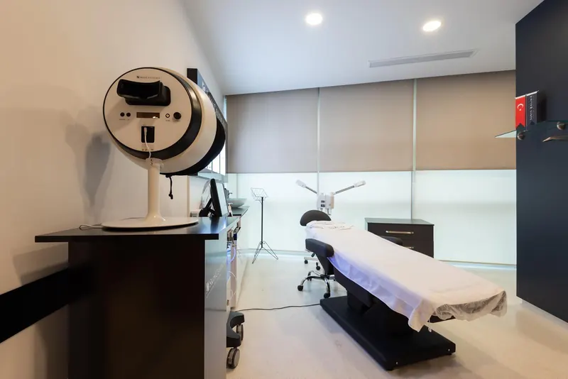Skin and hair analysis room